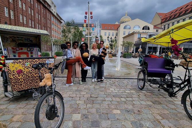 Romantic Berlin Rickshaw City and Photo Tour - incl. pick-up - Brandenburg Gate to Reichstag: classic stone and the big turning points