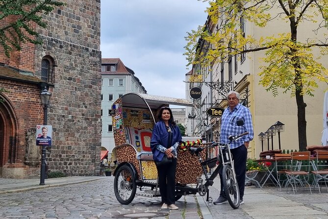 Romantic Berlin Rickshaw City and Photo Tour - incl. pick-up - Checkpoint Charlie and the north-south story of Friedrichstraße