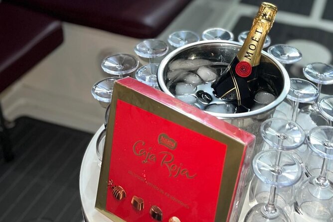Romantic boat ride 90 min with Möet Chandon - A 90-Minute Seville River Date With Möet Chandon