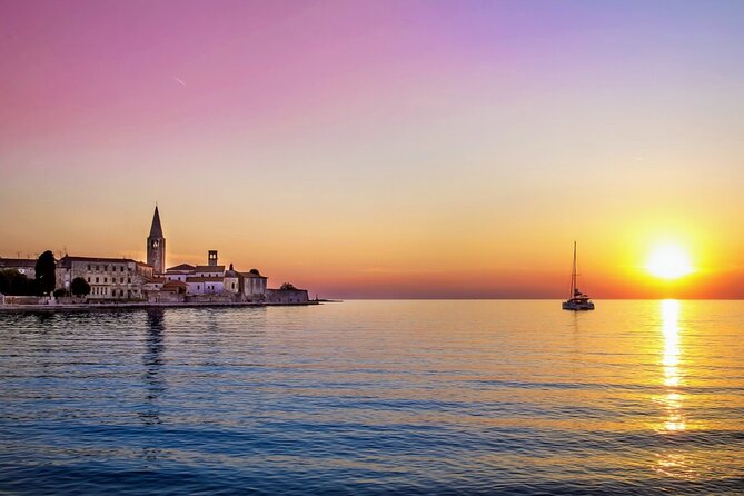 Romantic Boat Trip with Dolphin Watching - How the Dolphin Spotting Works: Look Out to Sea Together