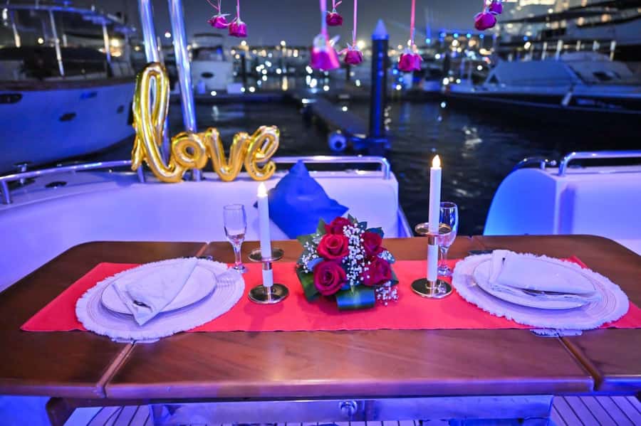Romantic Dinner on Private Yacht - Getting aboard at Amwaj Al Bahar: where the evening starts