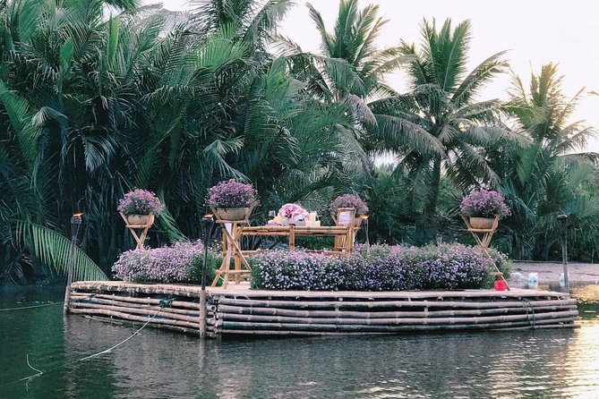 Romantic Dinning On The Bamboo Raft - Private-group style and the service that helps big moments work