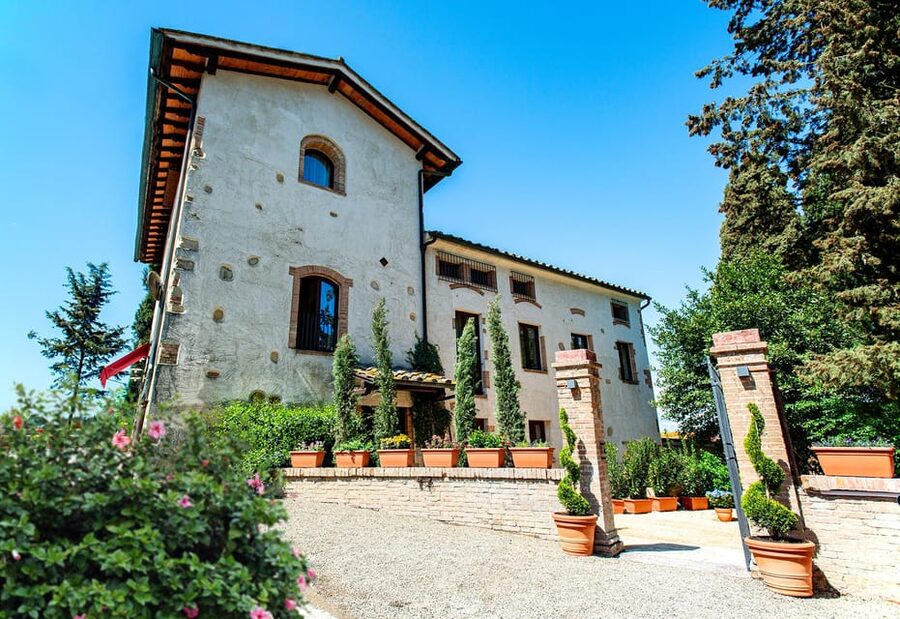 Romantic Escape in Tuscany with Overnight and Wine Tasting - Who This Romantic Escape Suits Best