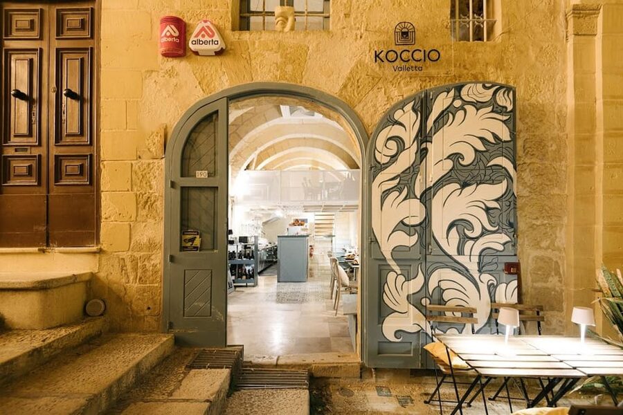 Romantic Italian Cuisine Dinner in Valletta - Where the night starts: Triq Santa Lucia’s staircase vibe