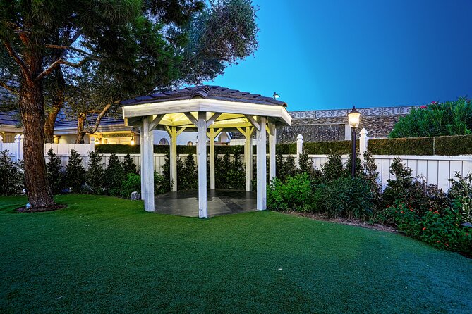 Romantic Las Vegas Wedding Package - Inside the Victorian Chapel: Ceremony Flow, Music, and the Minister