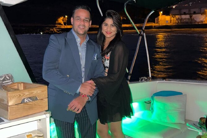 Romantic night ocean boat trip for 2 - Drinks, snacks, and WiFi: the comfort check