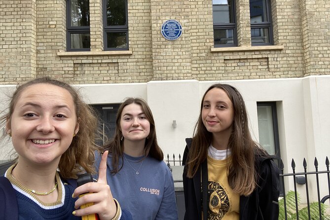 Romantic Notting Hill: Self-Guided Love Story Puzzle Walk - Entering the route: the start at 82 Portobello Road