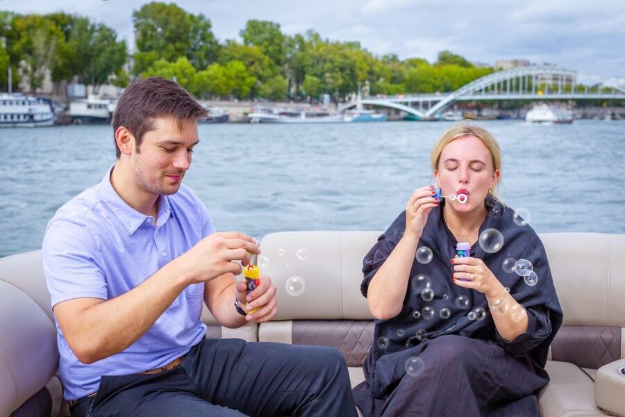 Romantic photo shooting on a private boat in Paris - The photo shoot: relaxed posing, edited deliverables, and real results