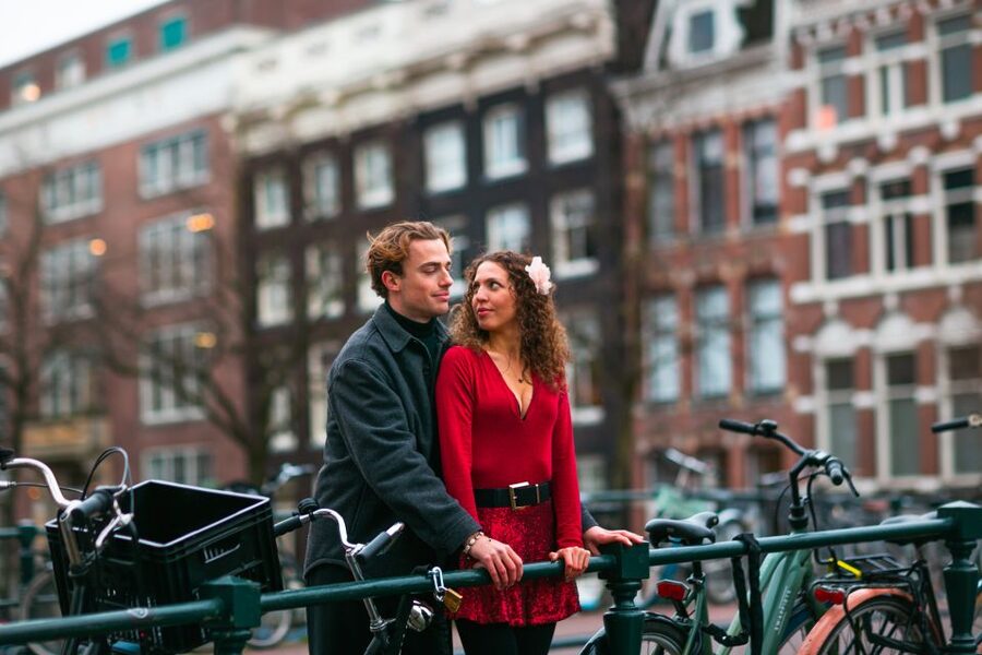 Romantic Photoshoot Experience for Couples in Amsterdam - What the photographer is really doing for you