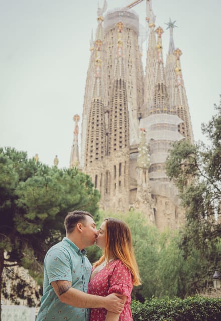 Romantic Photoshoot Experience for Couples in Barcelona - What You Really Get for $68 (Up to 4 People)