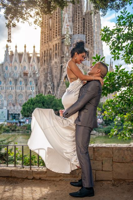 Romantic Photoshoot Experience for Couples in Barcelona - Fast Delivery: Photos in 48 Hours (How That Helps on a Trip)