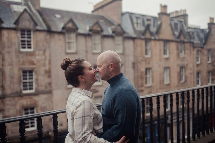 Romantic Photoshoot Experience for Couples in Edinburgh - Why an Edinburgh Old Town photoshoot beats selfies