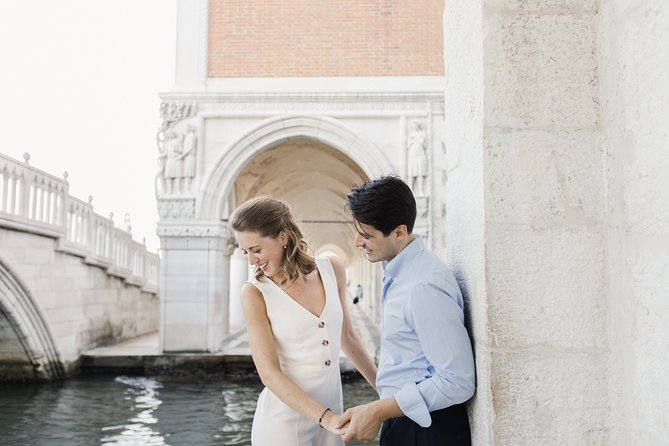 Romantic Photoshoot in Venice - Practical pointers: timing, what to wear, and where to meet