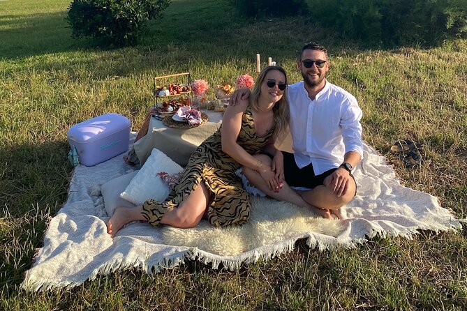Romantic Picnic - Choosing your picnic location: sea views and a park option