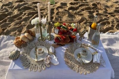 Romantic Picnic - What’s included: starter, picnic food, and wine for two