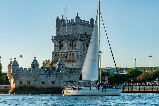 Romantic Private Sailboat in Lisbon for couples - Comfort on Board: Small Group Feel, Romantic Pace
