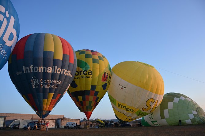 Romantic Sunrise Balloon Tour in Majorca - Breakfast, toast, and the end-of-flight feeling