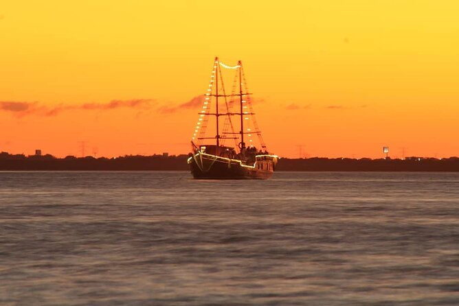 Romantic Sunset Dinner Cruise in Cancun with Open Bar - Live Sax and Moments That Turn Dinner Into an Event