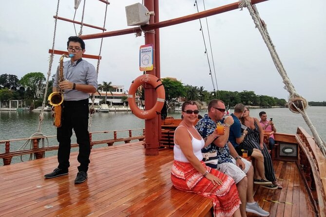 Romantic Sunset Dinner Cruising Experience - Live sax and a chance to dance: the mood engine