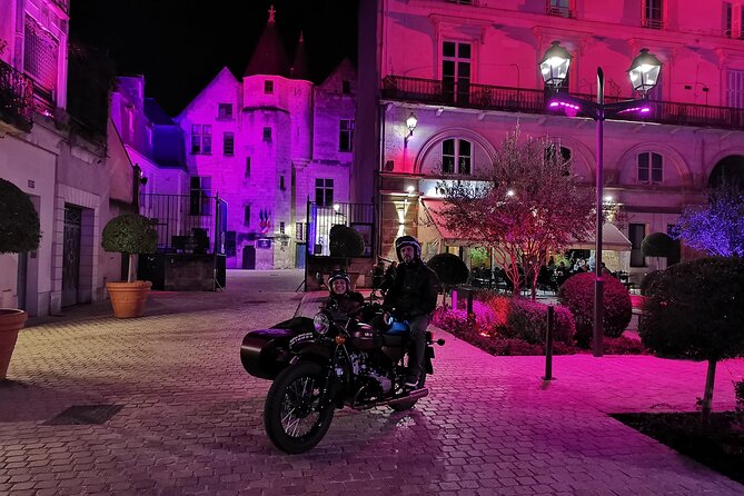 Romantic Tour By Night - Meeting point: where the tour starts and what the timing means