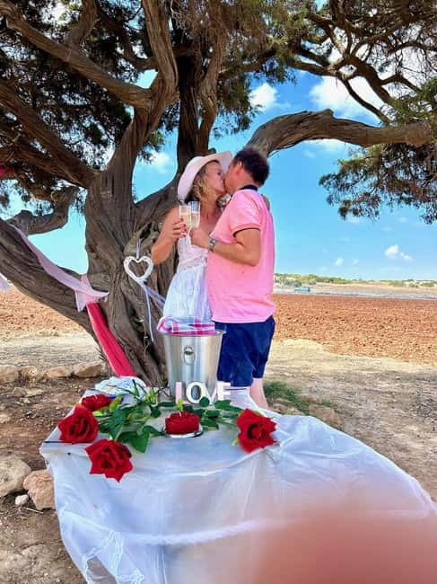 Romantic tour for lovers, couples or friends - Tree of Lovers: prosecco, ribbons, and the symbolism part