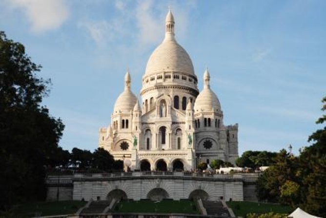 Romantic Tour of Paris in a Vintage Luxury Open-Top French Car - A vintage open-top car that still feels comfortable