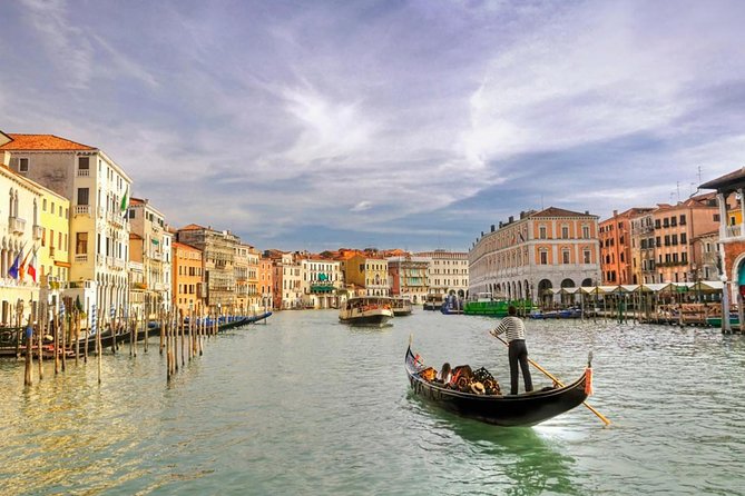 Romantic Venice: 30 Minute Gondola Ride with Serenade - Photos you’ll actually get: quick angles, good light, and “send this to me”