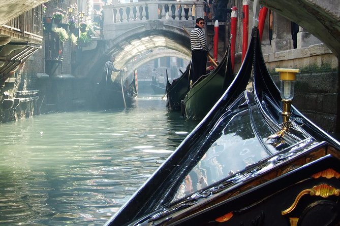 Romantic Venice: 30 Minute Gondola Ride with Serenade - Booking smart: how to maximize your odds of a great night