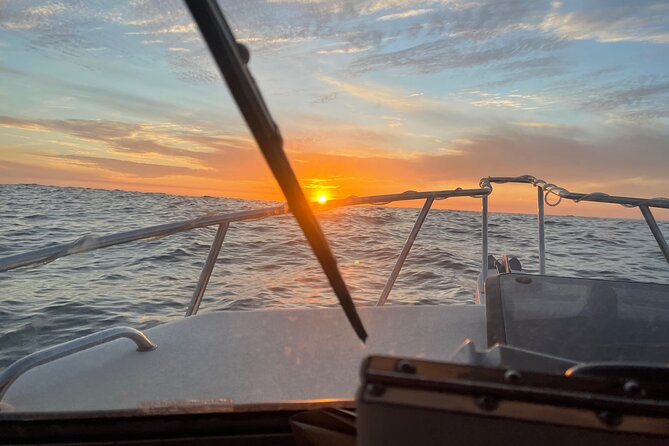 Romantic Wine and Cheese Boat Tower Cruise - What happens on the water during the 1.5 hours