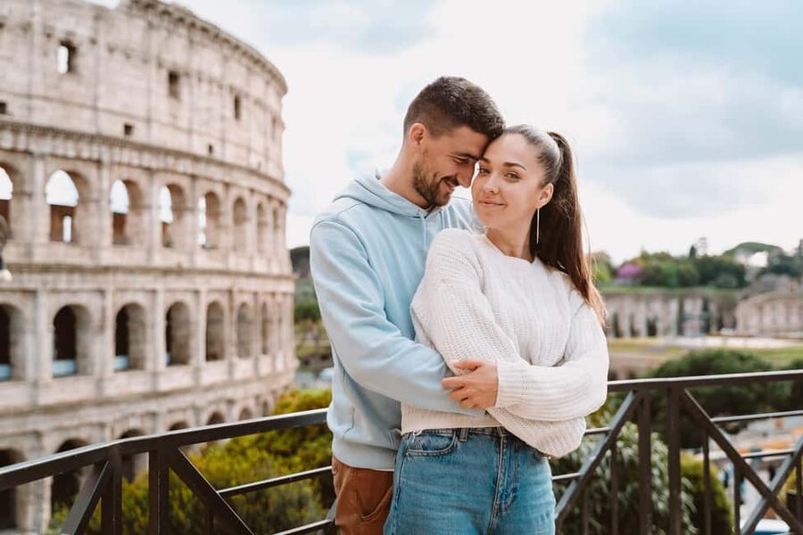 Rome: Romantic Couple Photoshoot Experience at the Colosseum - The Colosseum photo stop: what a 40-minute session feels like