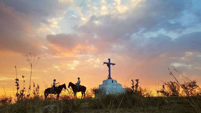 San Miguel: Romantic Horseback Riding at Sunset - From El Jardín meeting point to the stables in minutes