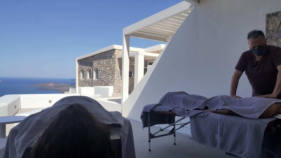 Santorini: Mobile Couples Massage at Your Private Villa - Relaxing Aromatherapy vs Deep Tissue: How to Choose