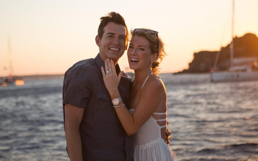 Santorini Proposal: A Luxury Photoshoot for Your Yes! Moment - The 45-Minute Private Session: Why Timing and Planning Are the Secret Sauce