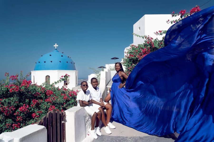 Santorini: Proposal Photoshoot l Private Entry to blue Dome - Where you start: Thera (bus stop to Fira) or Oia sightseeing