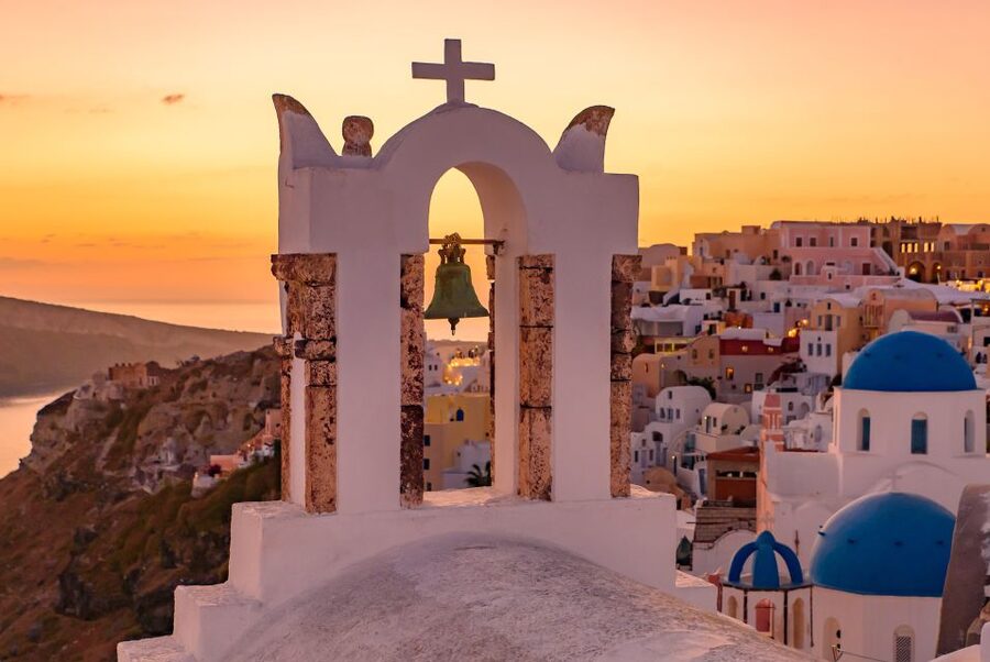 Santorini: Romantic Sunset Caldera Cruise with Dinner - Timing the sunset: why your pickup window shifts