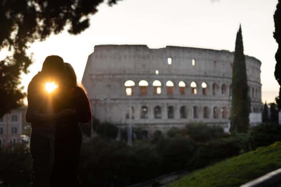 Secret Proposal Photoshoot in Rome + Reel - The real value: direction that keeps you comfortable