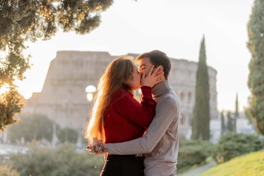 Secret Proposal Photoshoot in Rome + Reel - Price and timing: what $75 per group really buys