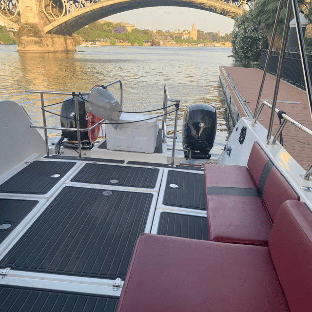 Sevilla: Romantic Boat Ride - 1 hour of romance: frizzante, chosen music, and easy comfort