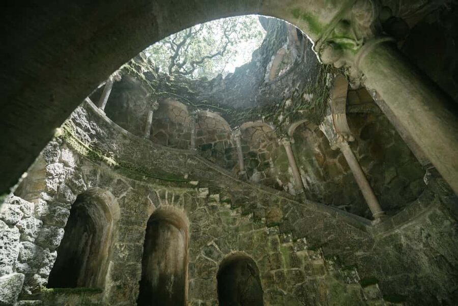 Sintra: The Romantic Village – Private Half-Day Guided Tour - Sintra Palace and Fonte Mourisca: small stops with big payoff