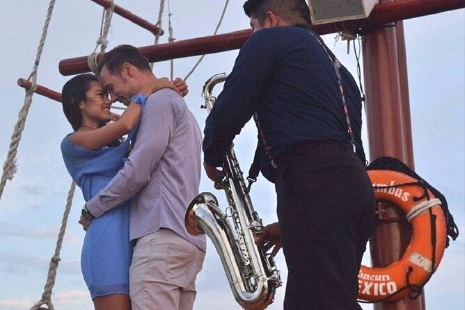 Spanish Galleon - Romantic Lobster Dinner Cruise & Live Saxophone - What to wear and pack for a comfortable night on the water
