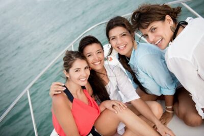 Sunset Romantic Escape with Aperitif - The mini-cruise format: eight people, relaxed and unhurried