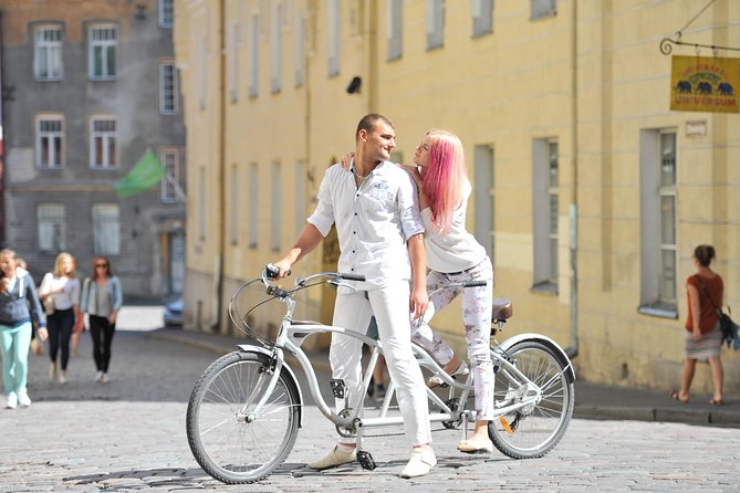 Tallinn 1 Hour Romantic Photo Tour - Where You Meet (Niguliste tn 2) and How to Prepare