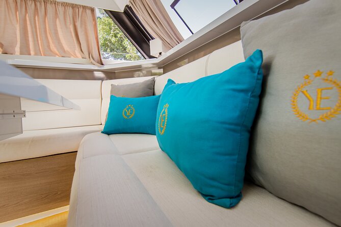 Tulum: Romantic Dinner on 34' Aventura Catamaran – All Inclusive - The crew: captains, hosts, and the service level that makes it feel personal