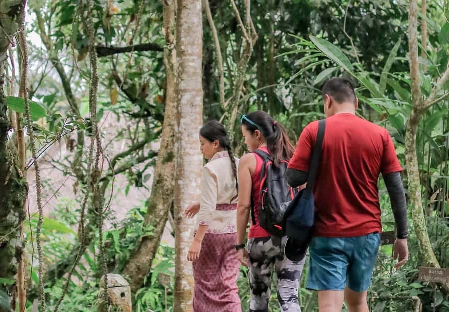 Ubud: Floating Breakfast, Jungle Swing & Spa Romantic Tour - Your guide and driver: the difference between a day and a story