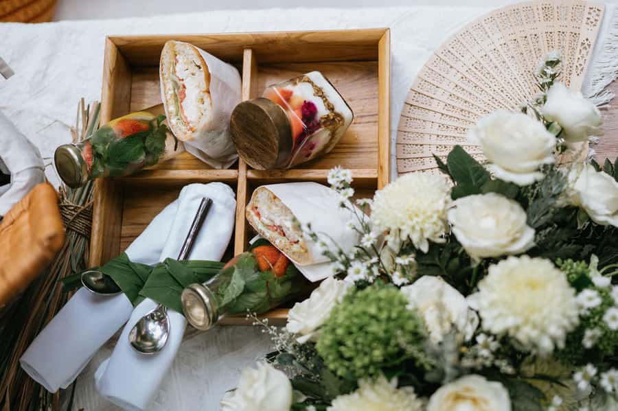 Ubud: Romantic Picnic on a Wooden Boat with Sparkling Wine - The 1-hour rhythm: how the experience flows