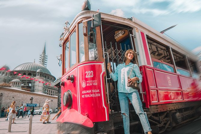 Unforgettable Moments in Istanbul: Photo Shoot for Couples - Meeting point and how to plan your timing