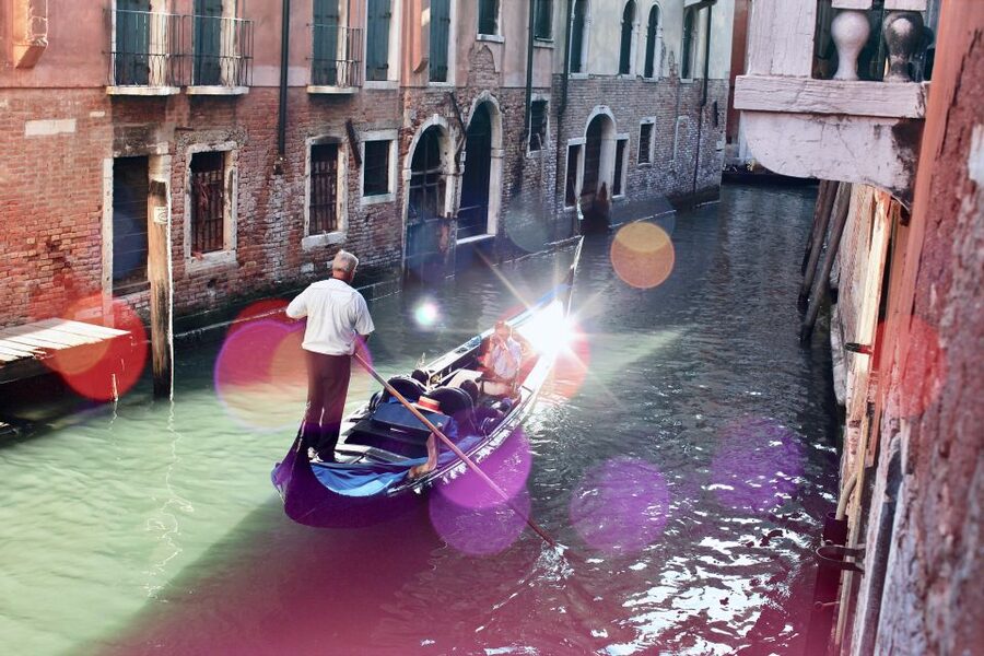 Venice: Romantic Gondola tour and Dinner for two - Food and drinks: what’s included, what to watch for