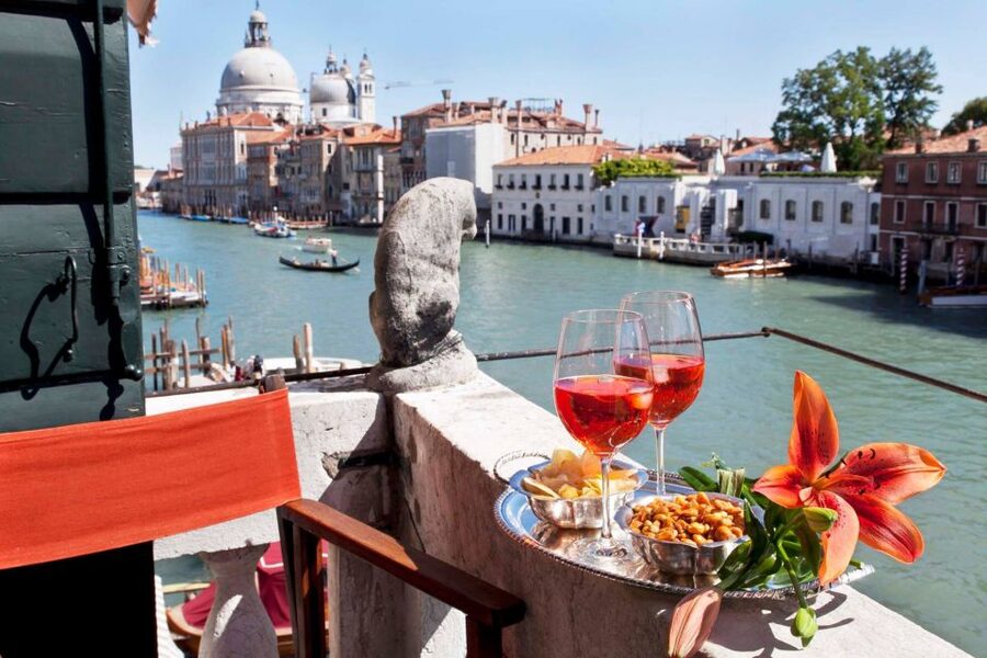 Venice: Romantic Palace Dinner and Private Gondola Ride - Private Gondola to Palazzetto Pisani: How the 20 Minutes Works