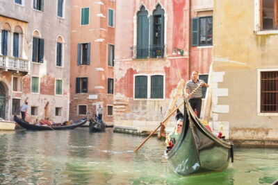 Venice: Romantic Shared Gondola Serenade on the Grand Canal - What the Shared Serenade Actually Feels Like