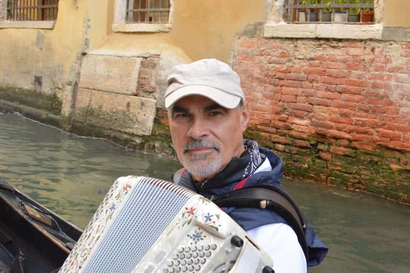 Venice: Romantic Shared Gondola Serenade on the Grand Canal - Optional Dinner: A Good Pairing for Night Plans
